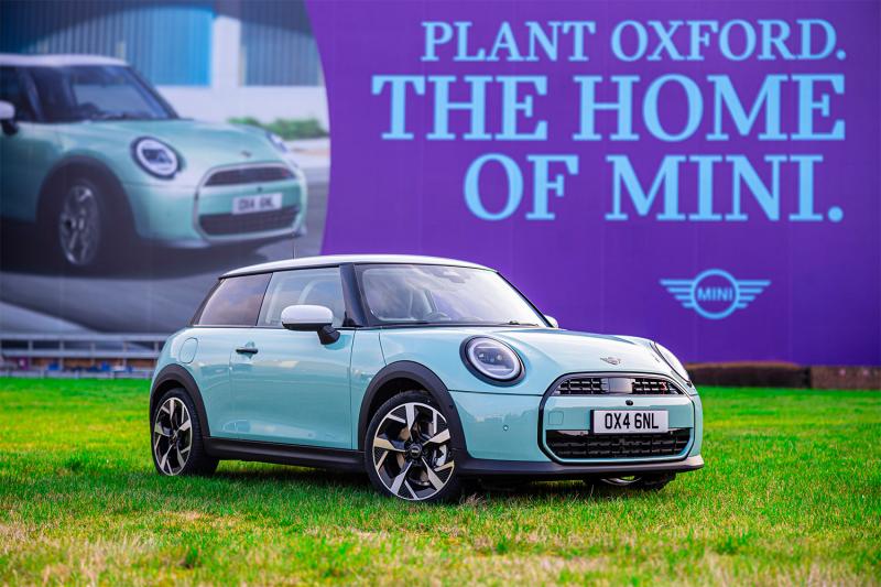 CÉLÉBRATION DE LA PREMIÈRE MINI COOPER À OXFORD'