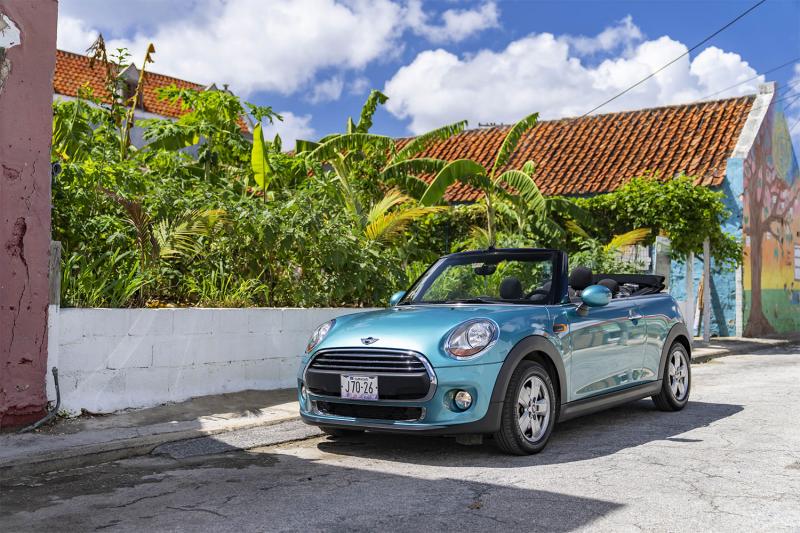 EXPLOREZ CURAÇAO EN MINI CABRIOLET'