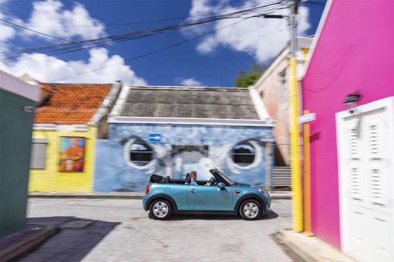 EXPLOREZ CURAÇAO EN MINI CABRIOLET'