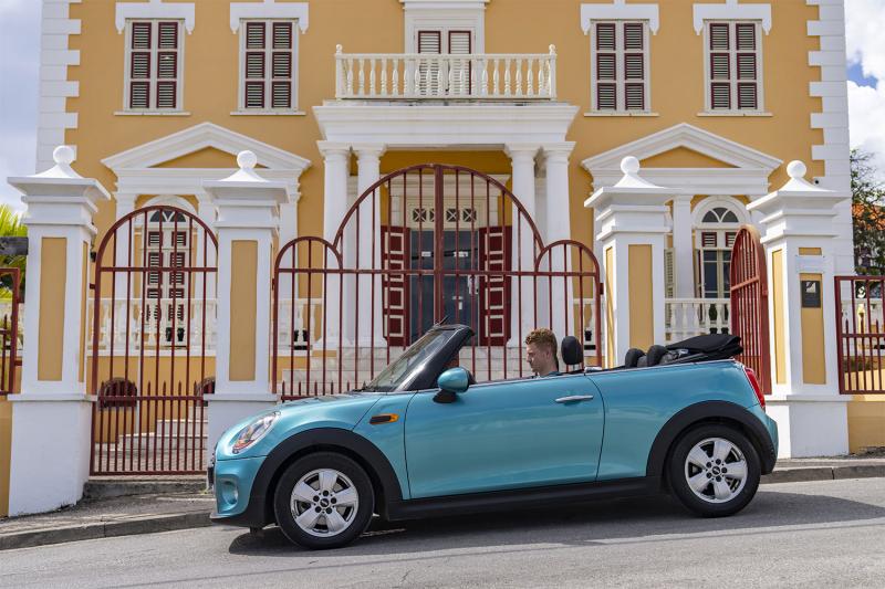 EXPLOREZ CURAÇAO EN MINI CABRIOLET'