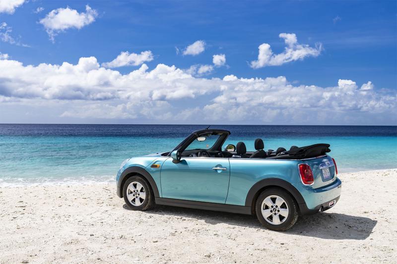 EXPLOREZ CURAÇAO EN MINI CABRIOLET'