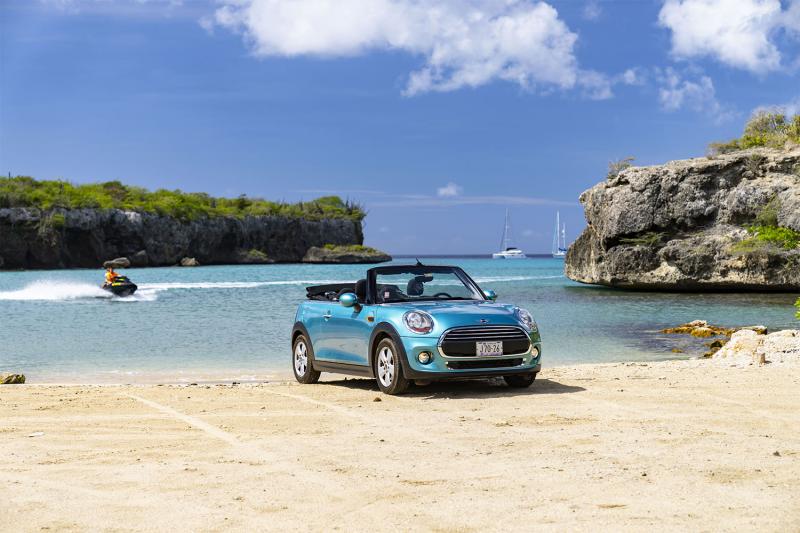 EXPLOREZ CURAÇAO EN MINI CABRIOLET'