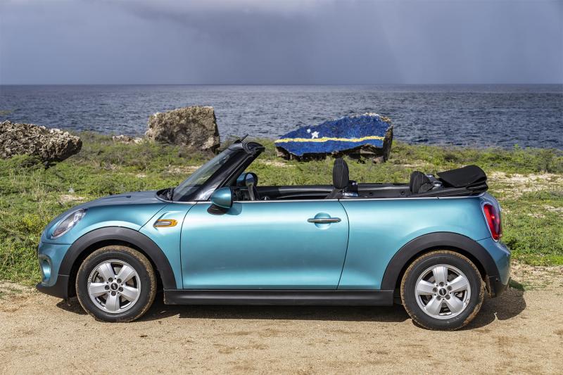 EXPLOREZ CURAÇAO EN MINI CABRIOLET'