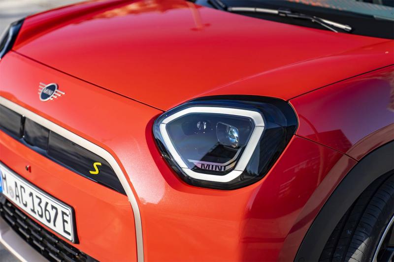 MINI ACEMAN : L’ÉLECTRIQUE RÉINVENTÉ POUR LA VILLE ET L’AVENTURE'