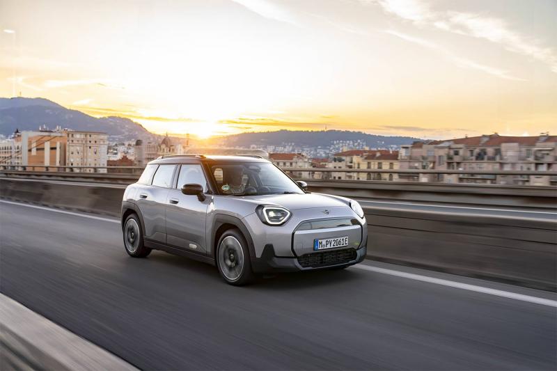 MINI ACEMAN : LE CROSSOVER QUI CHANGE LA VILLE'