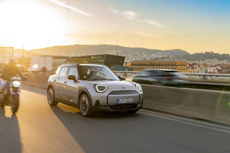 MINI ACEMAN : LE CROSSOVER QUI CHANGE LA VILLE'