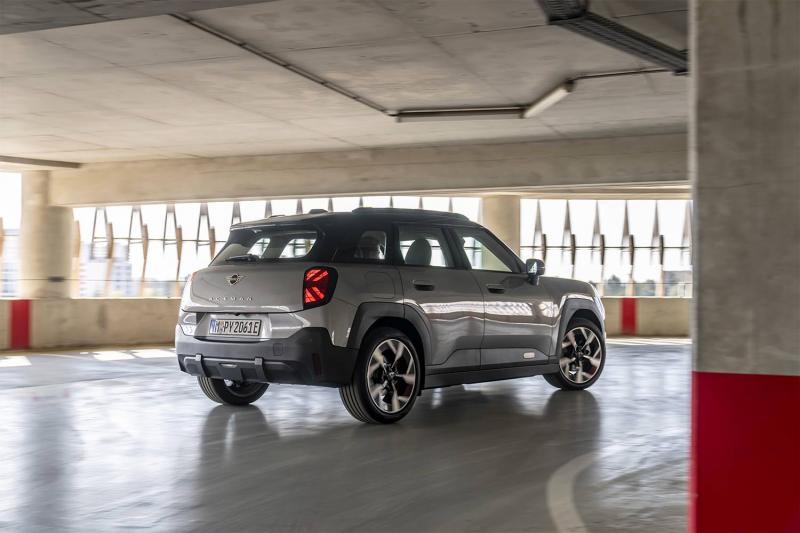 MINI ACEMAN : LE CROSSOVER QUI CHANGE LA VILLE'