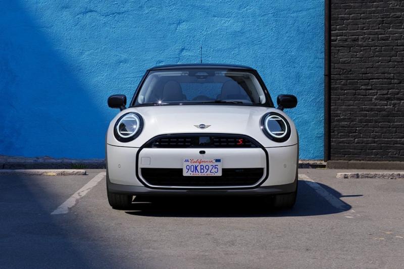 La MINI Cooper 3 Portes s’offre à vous dès 295 € / mois sans apport !'