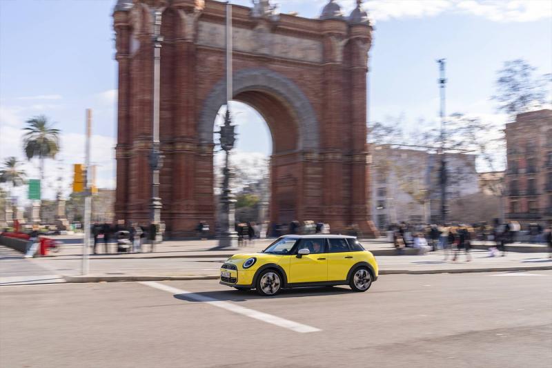 MINI COOPER S 5 PORTES CLASSIC : PLUS D’ESPACE, MÊME INTENSITÉ'