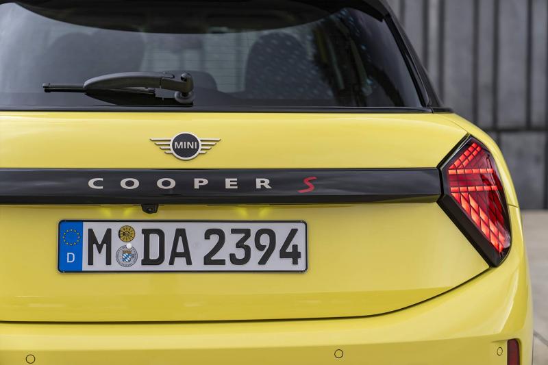 MINI COOPER S 5 PORTES CLASSIC : PLUS D’ESPACE, MÊME INTENSITÉ'