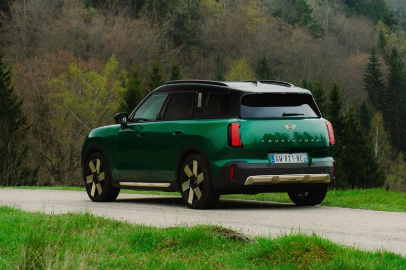 Prenez la route en MINI Countryman dès seulement 410 € / mois, apport !'