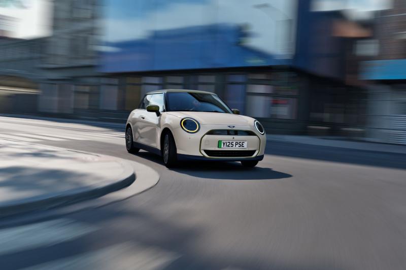 MINI Paul Smith Edition : l’élégance britannique rencontre l’audace urbain'