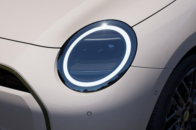 MINI Paul Smith Edition : l’élégance britannique rencontre l’audace urbain'