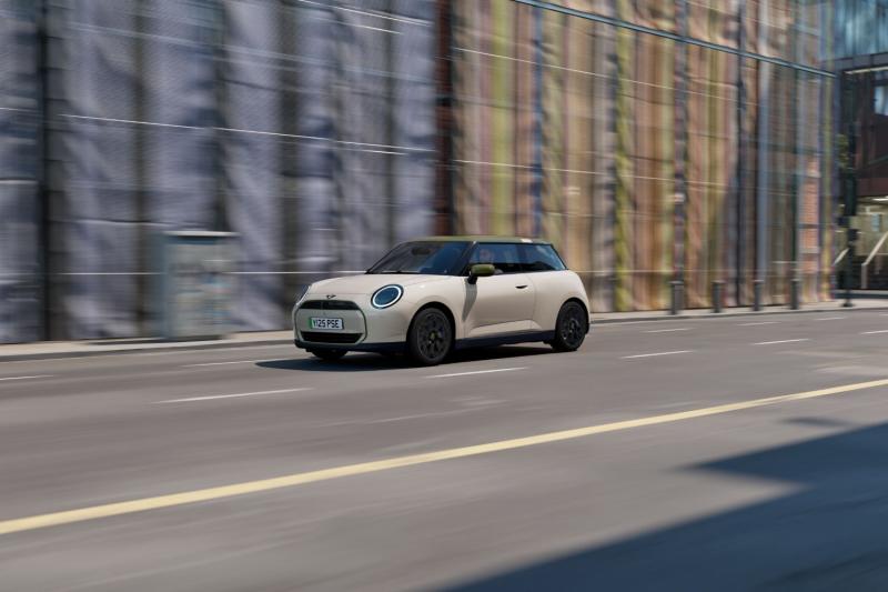 MINI Paul Smith Edition : l’élégance britannique rencontre l’audace urbain'