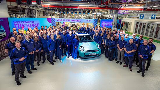 CÉLÉBRATION DE LA PREMIÈRE MINI COOPER À OXFORD