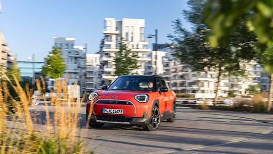 MINI ACEMAN : L’ÉLECTRIQUE RÉINVENTÉ POUR LA VILLE ET L’AVENTURE