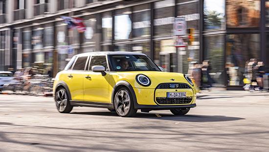 MINI COOPER S 5 PORTES CLASSIC : PLUS D’ESPACE, MÊME INTENSITÉ