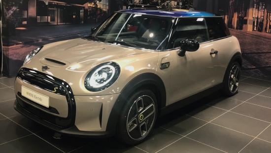 RETOUR SUR L'AVANT-PREMIÈRE DE LA NOUVELLE MINI HATCH.